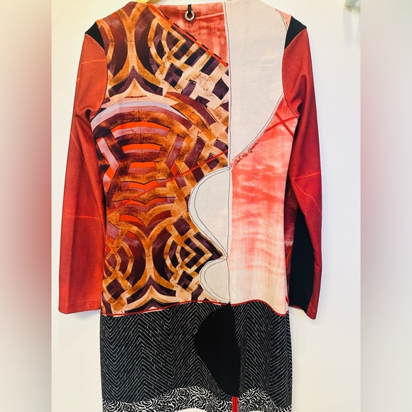 Save the Queen Contemporary Abstract Dress - Picture 3 of 8